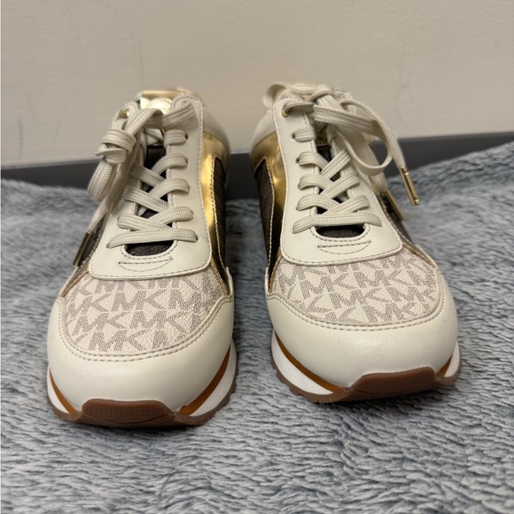 Michael Kors Sneakers - Picture 2 of 8